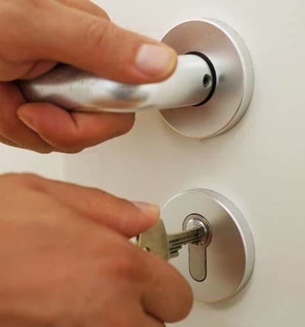 Tukang Kunci Pintu Panggilan Terdekat